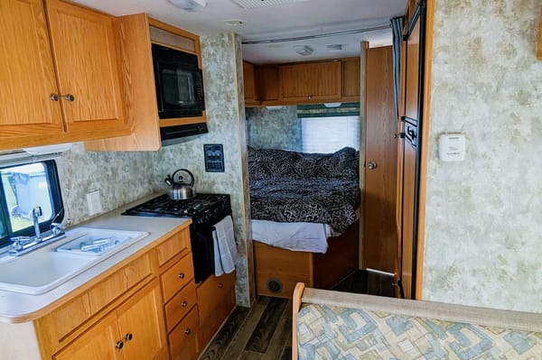 Raouf's Winnebago 2007 Access