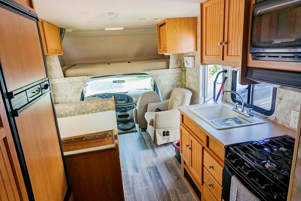Raouf's Winnebago  2007  Access 