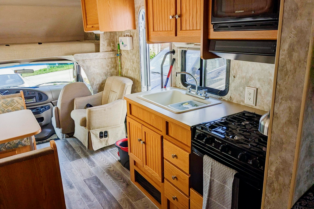 Raouf's Winnebago  2007  Access 