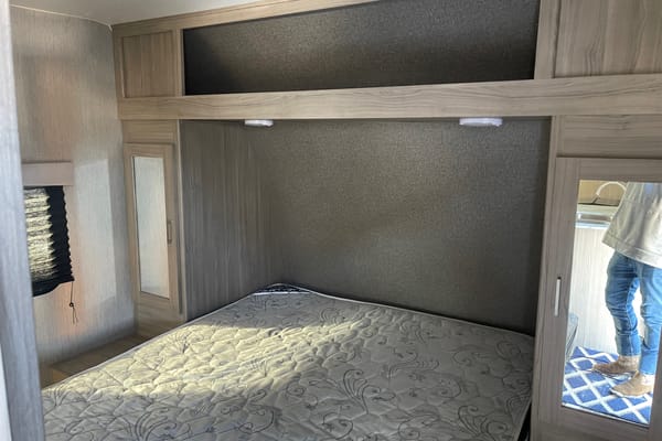 Coachmen Freedom Express