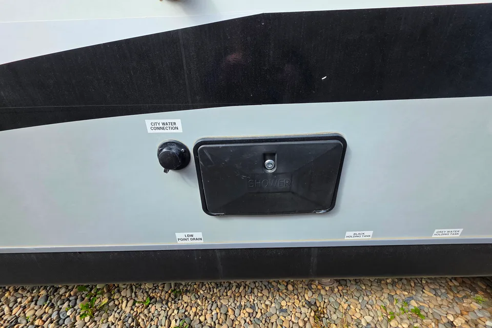 MacGregor's Jayco Jay Feather 24RL Travel Trailer