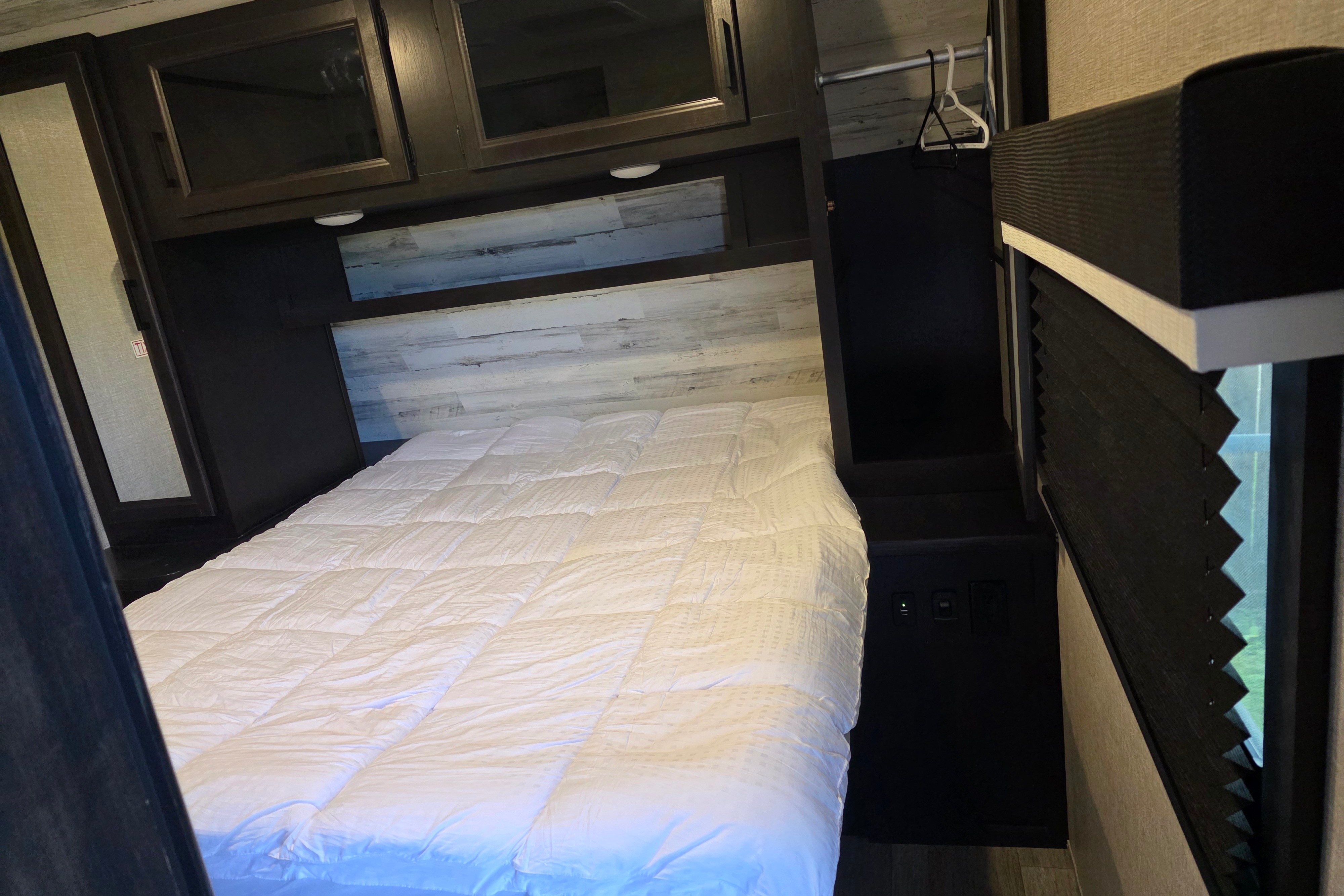 MacGregor's Jayco Jay Feather 24RL Travel Trailer