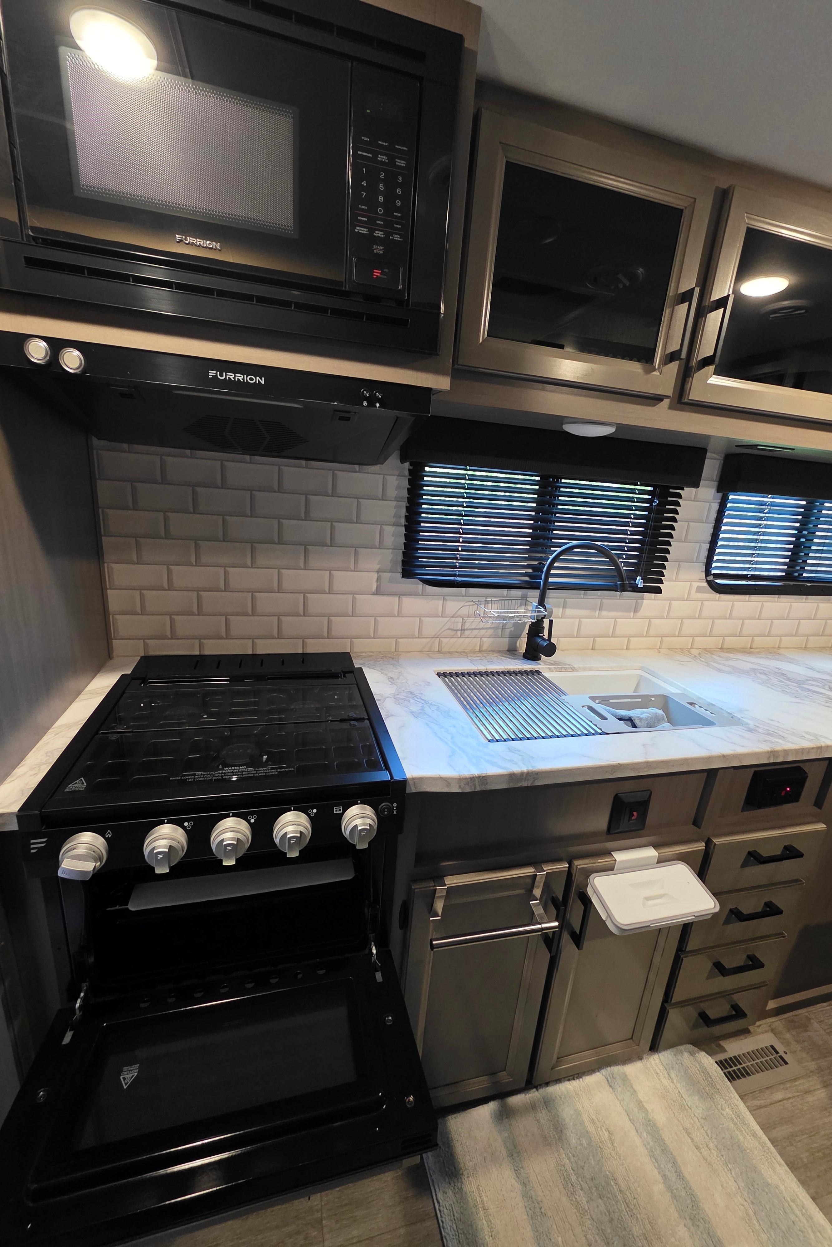 MacGregor's Jayco Jay Feather 24RL Travel Trailer
