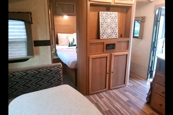 RV Bunk-Bed Vacation! (Minutes from Drumheller)
