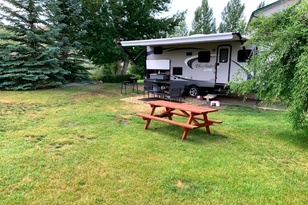 RV Bunk-Bed Vacation! (Minutes from Drumheller)