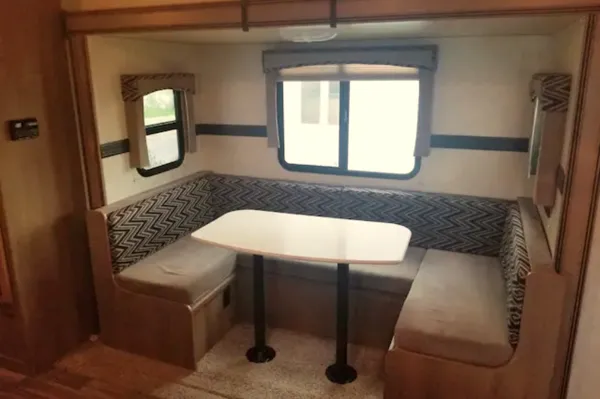 RV Bunk-Bed Vacation! (Minutes from Drumheller)