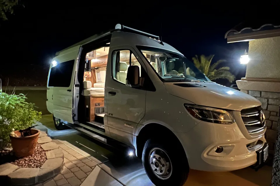 Joe's Winnebago Boldt Class B