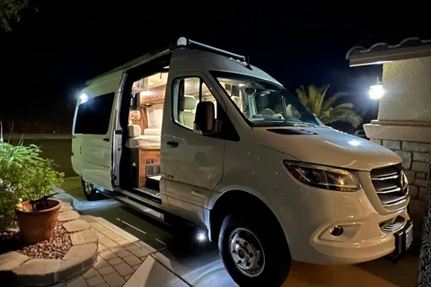 Joe's Winnebago Boldt Class B
