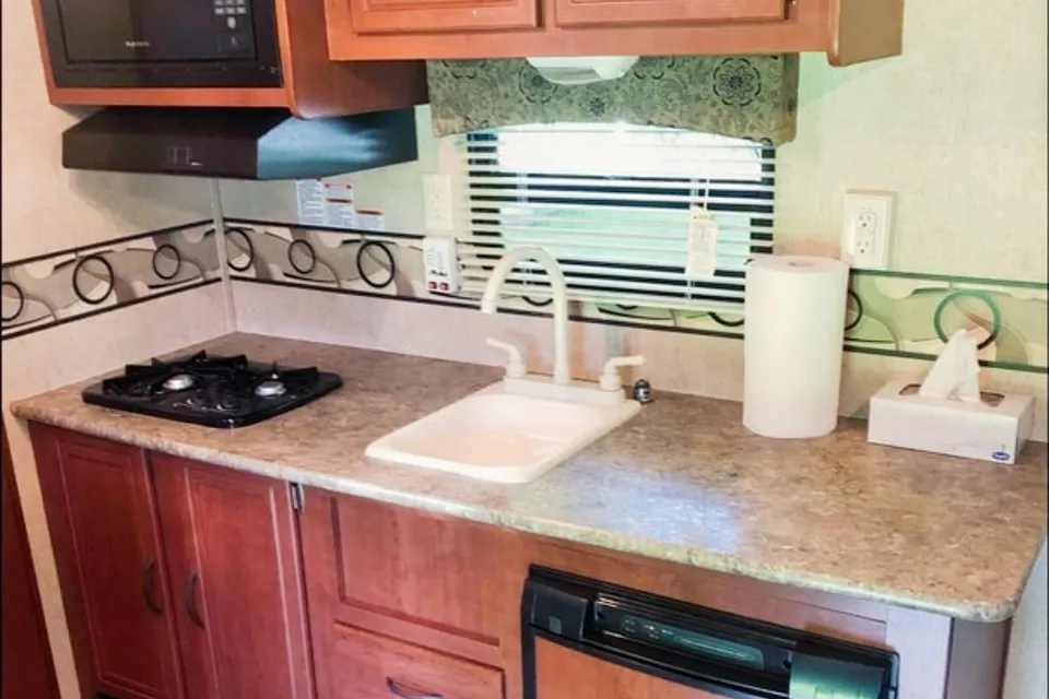 15' Palomino Canyon Cat Travel Trailer