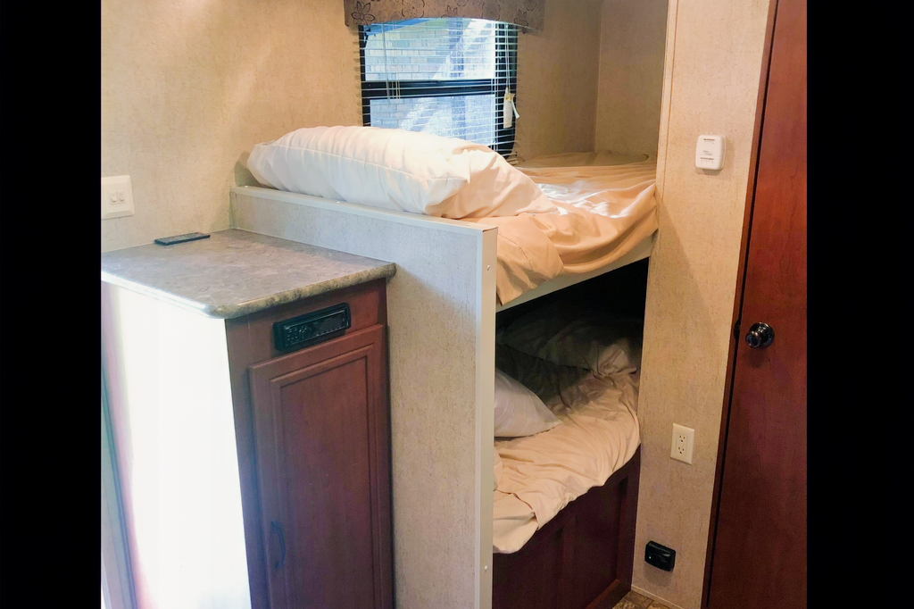 15' Palomino Canyon Cat Travel Trailer