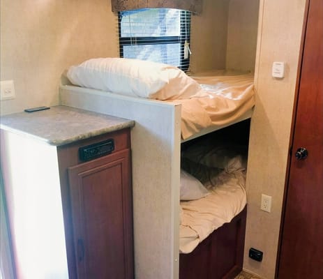 15' Palomino Canyon Cat Travel Trailer