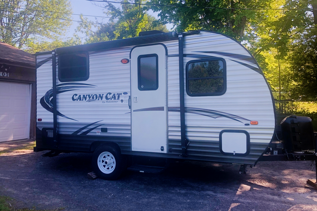 15' Palomino Canyon Cat Travel Trailer
