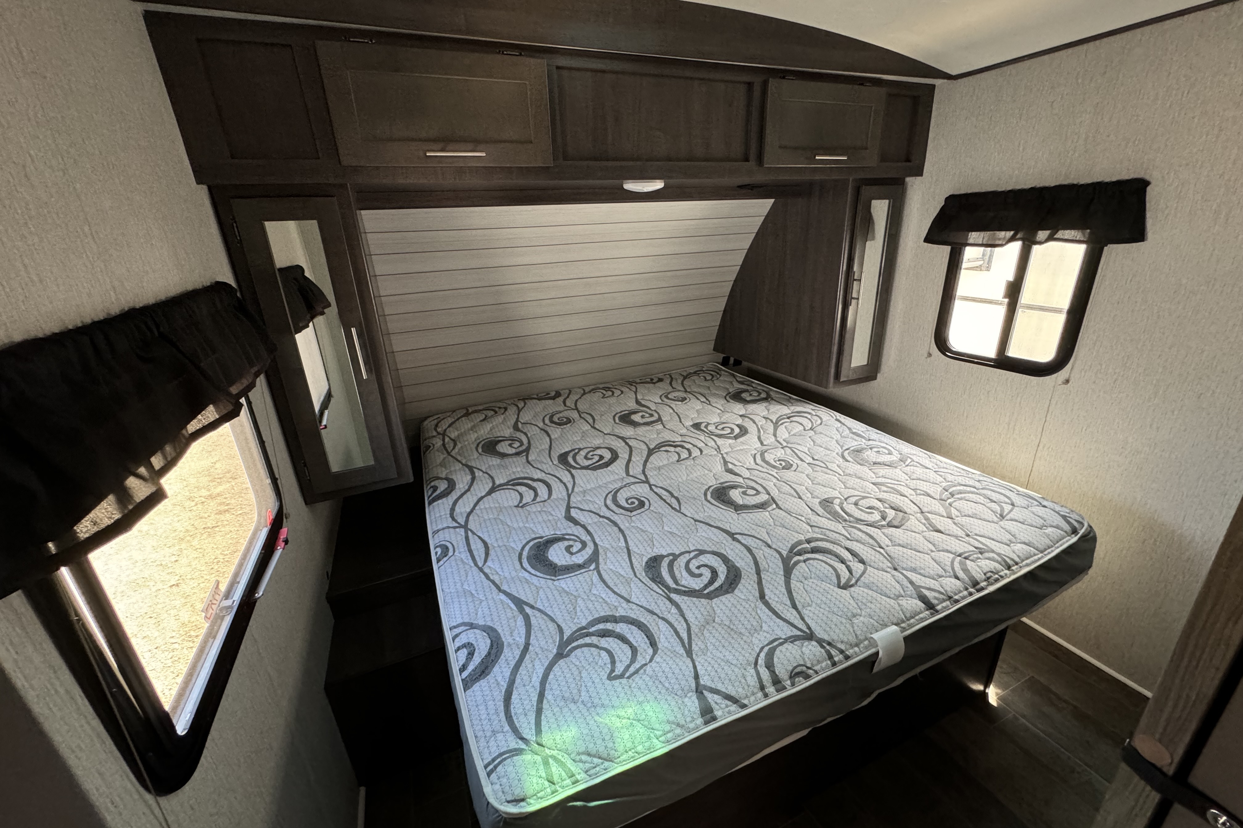 Sandeep's Crossroads SS-288BH Travel Trailer