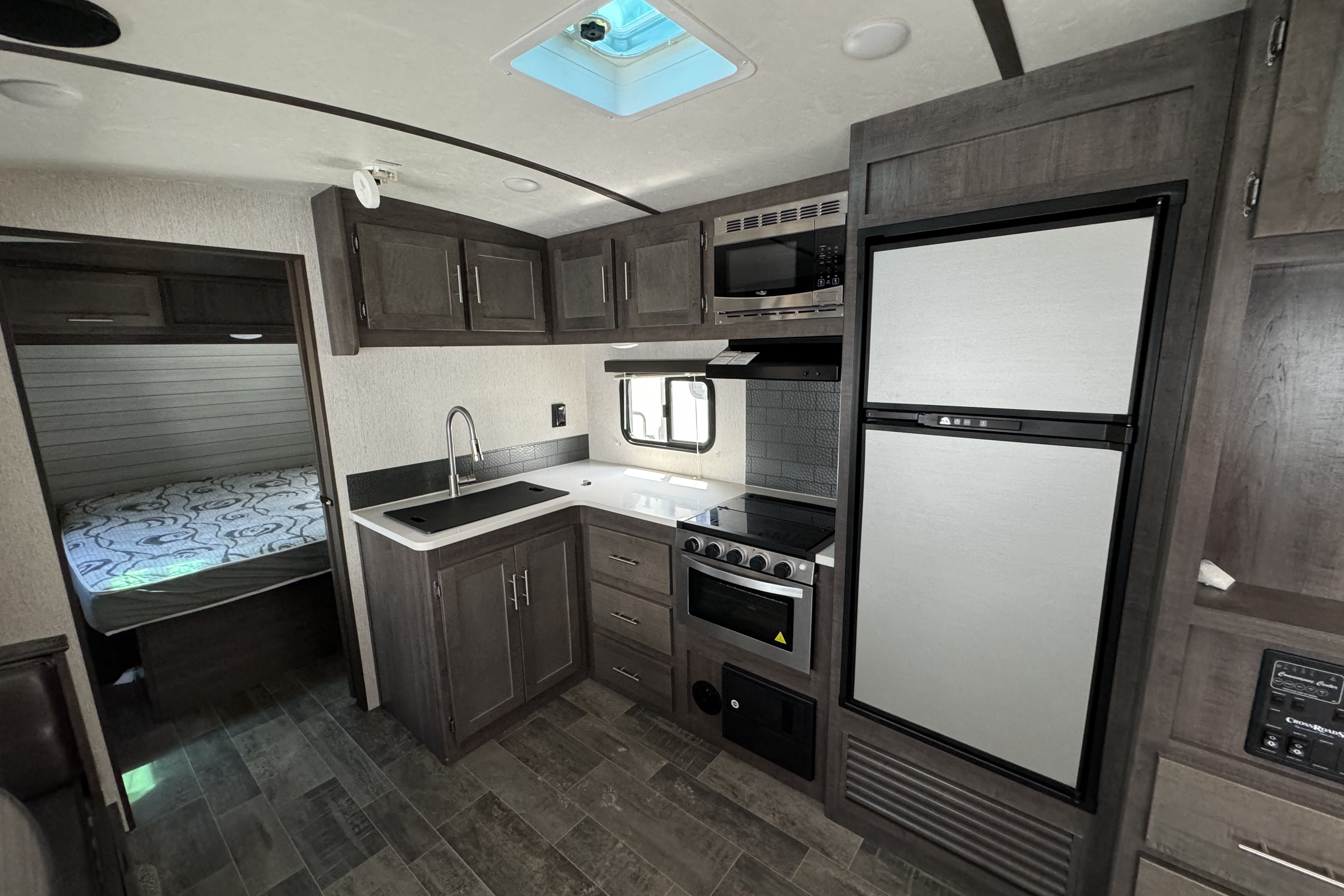 Sandeep's Crossroads SS-288BH Travel Trailer