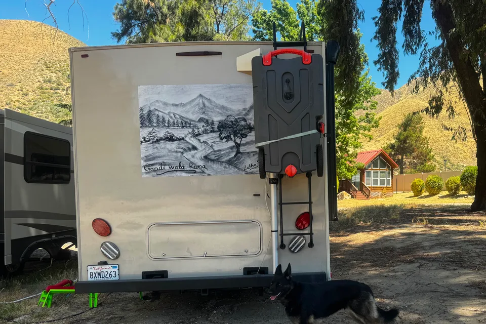29.5 ft Class C Motorhome ideal for national parks.