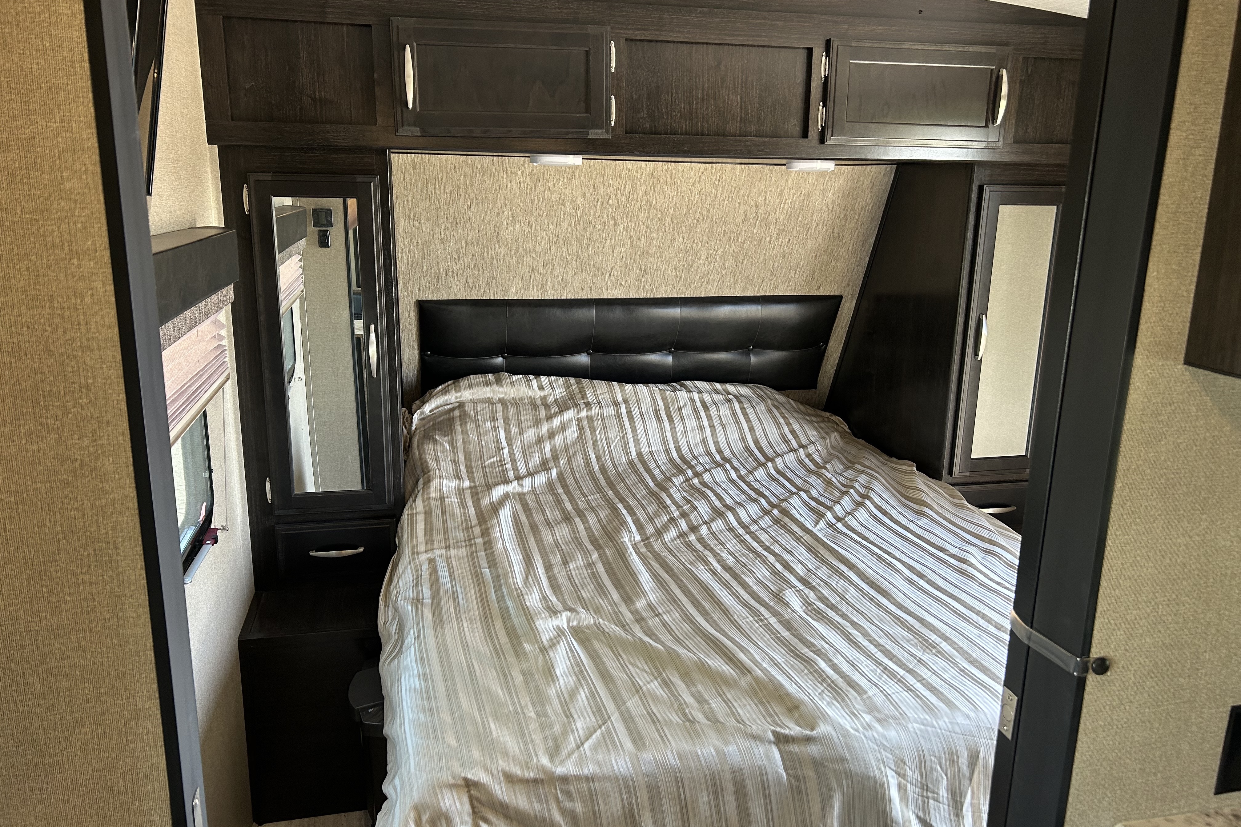 Luxury Grand Design Imagine Travel Trailer
