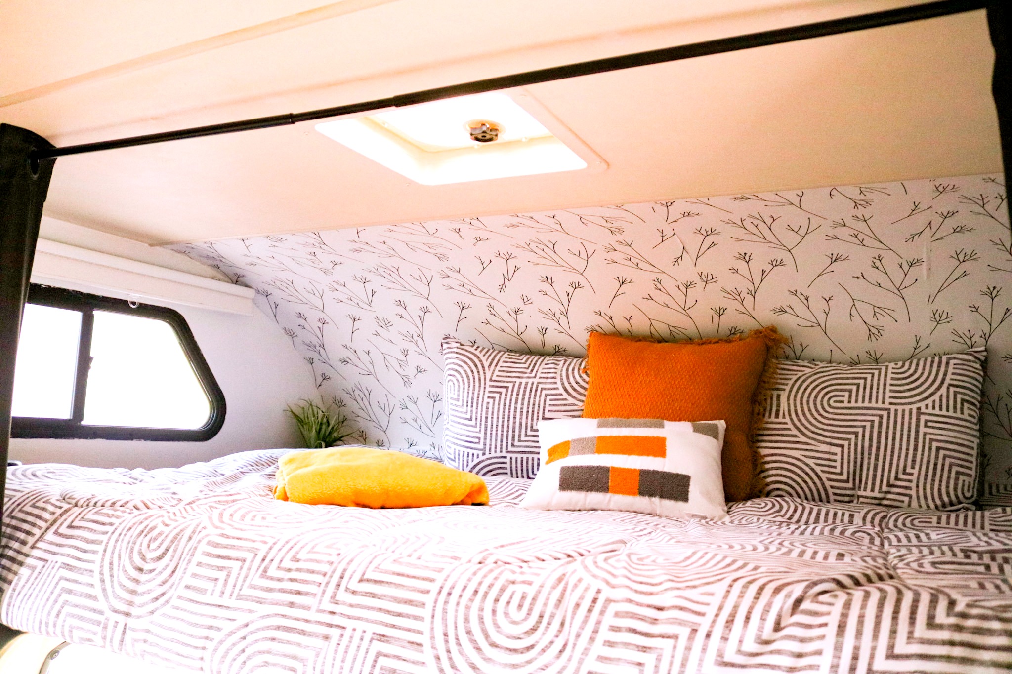 Boho-Chic Haven on Wheels: Exquisite 2015 Thor Motor Coach Freedom Elite 22