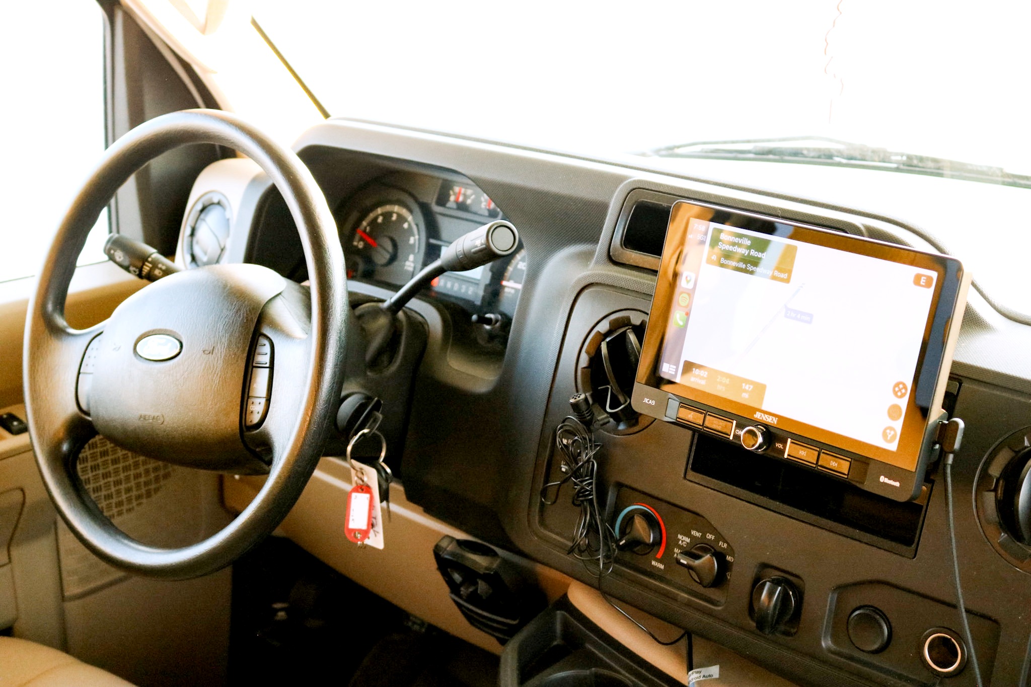 Boho-Chic Haven on Wheels: Exquisite 2015 Thor Motor Coach Freedom Elite 22