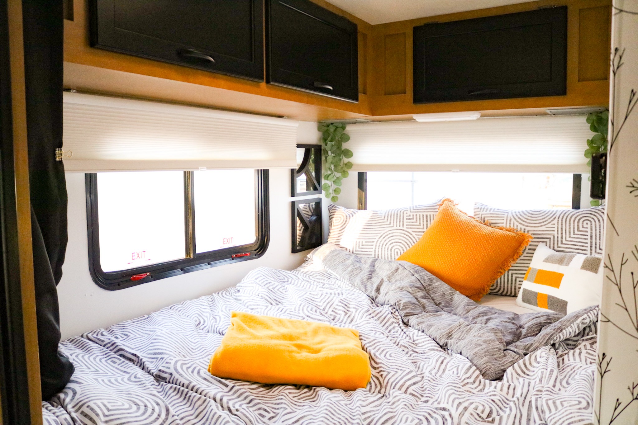 Boho-Chic Haven on Wheels: Exquisite 2015 Thor Motor Coach Freedom Elite 22