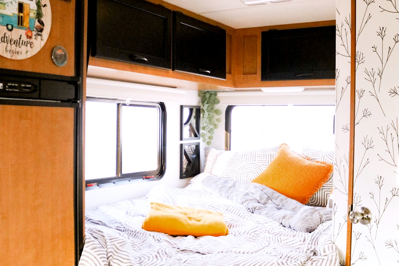 Boho-Chic Haven on Wheels: Exquisite 2015 Thor Motor Coach Freedom Elite 22