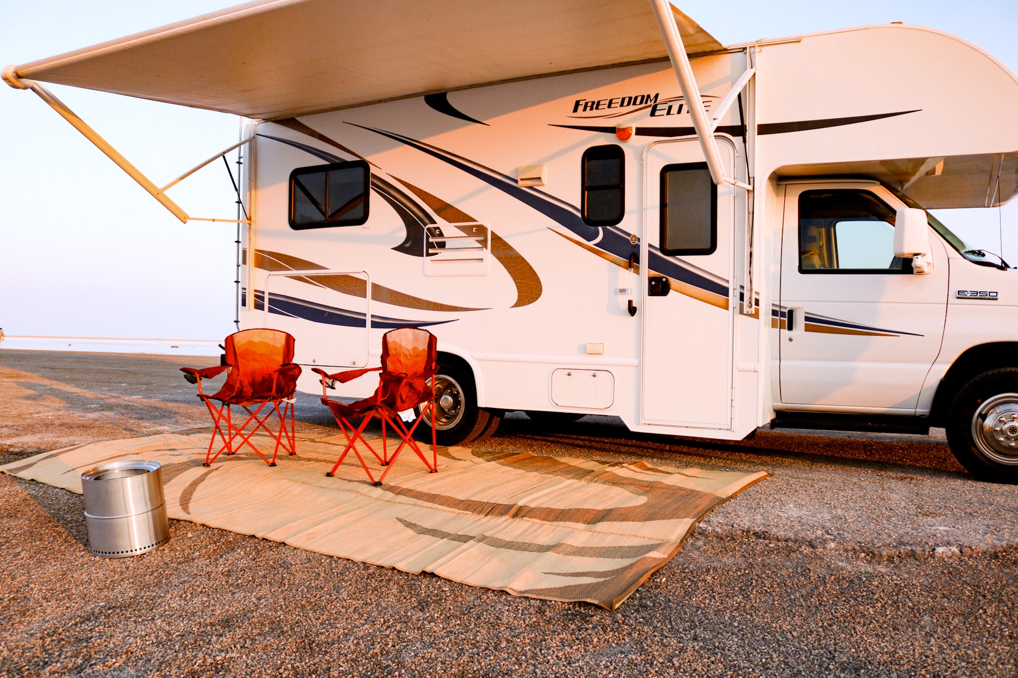 Boho-Chic Haven on Wheels: Exquisite 2015 Thor Motor Coach Freedom Elite 22
