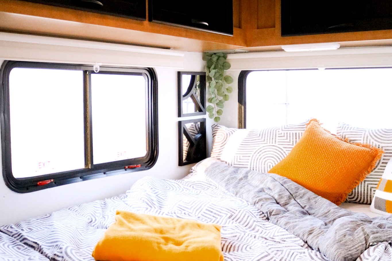 Boho-Chic Haven on Wheels: Exquisite 2015 Thor Motor Coach Freedom Elite 22