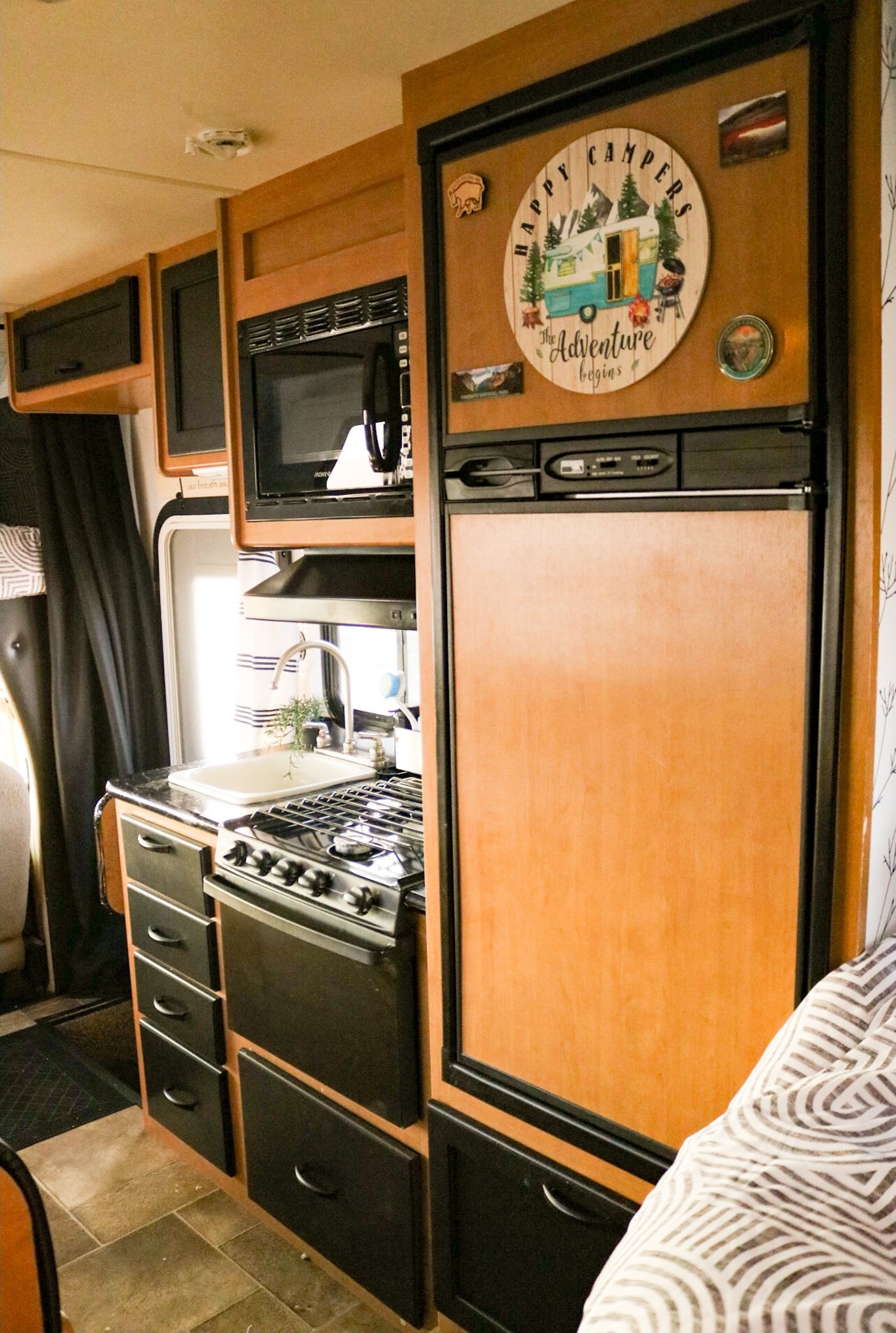 Boho-Chic Haven on Wheels: Exquisite 2015 Thor Motor Coach Freedom Elite 22