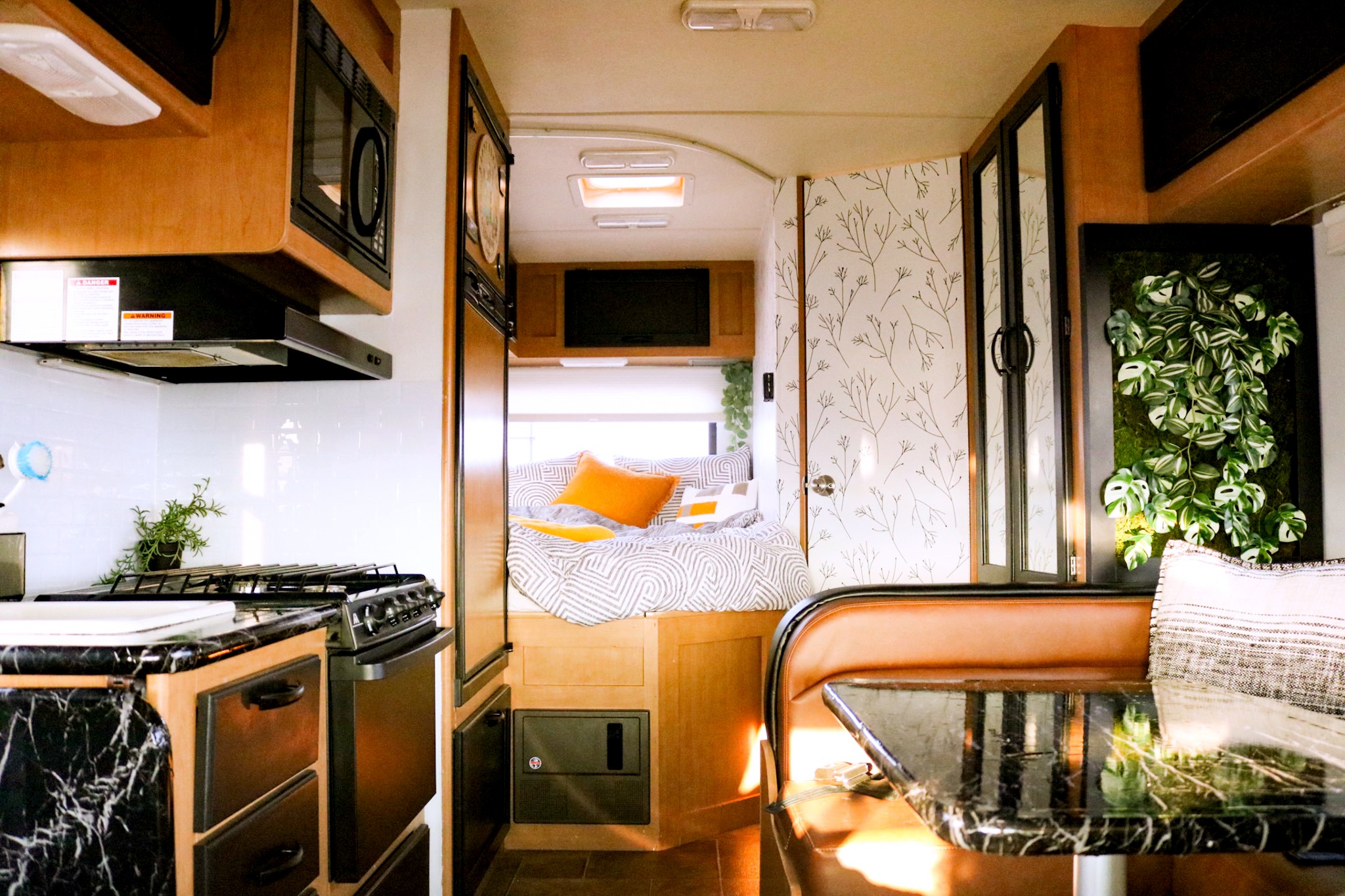 Boho-Chic Haven on Wheels: Exquisite 2015 Thor Motor Coach Freedom Elite 22