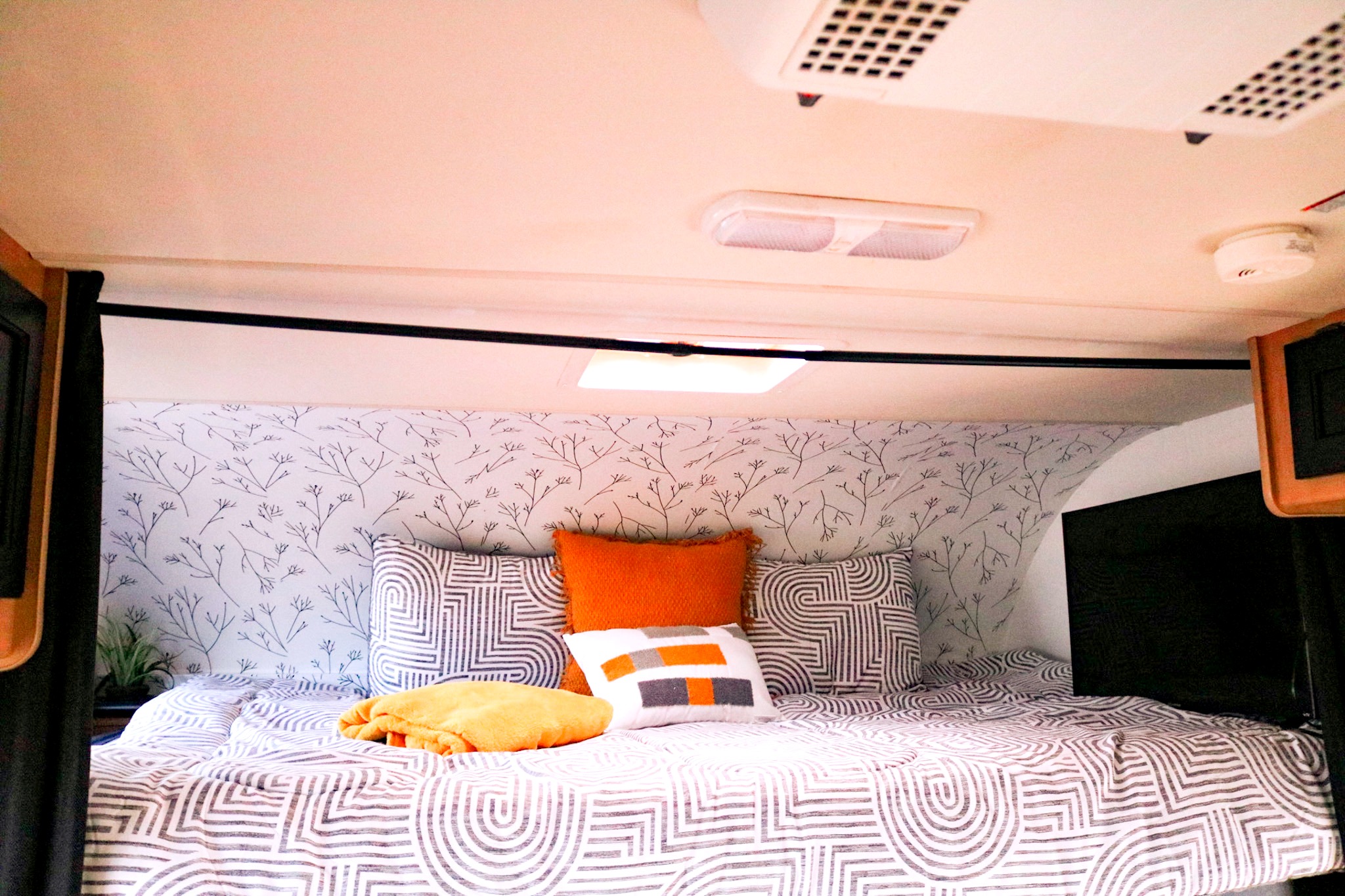 Boho-Chic Haven on Wheels: Exquisite 2015 Thor Motor Coach Freedom Elite 22