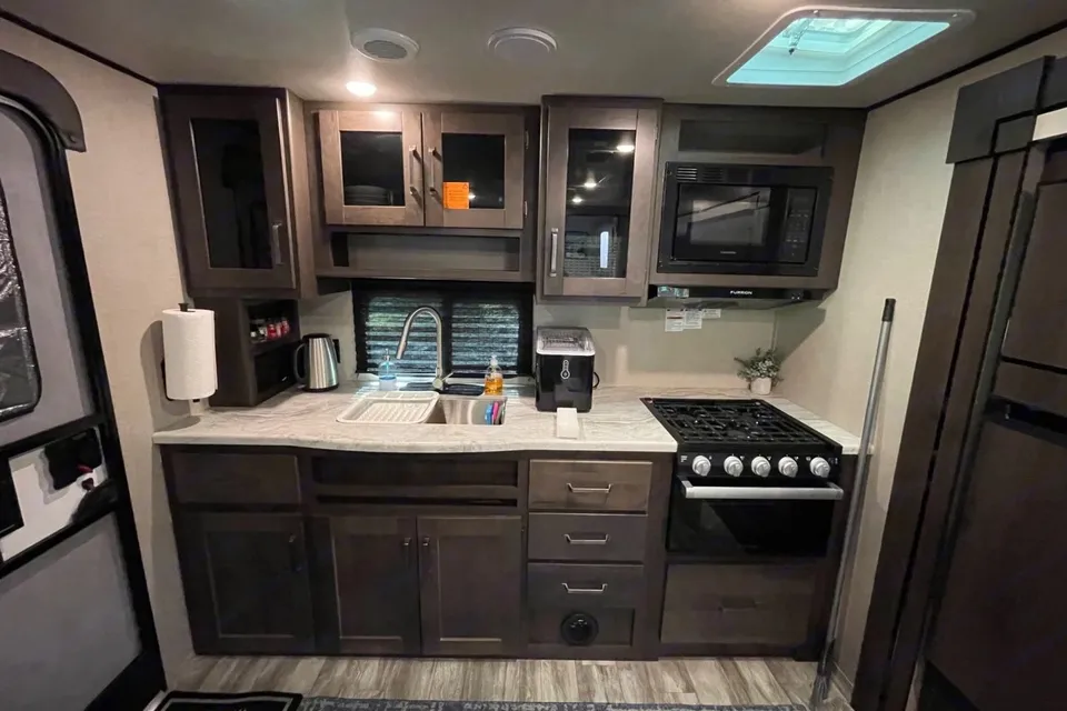 Spacious, Clean, Escape-Ready Trailer – Tow & Go!