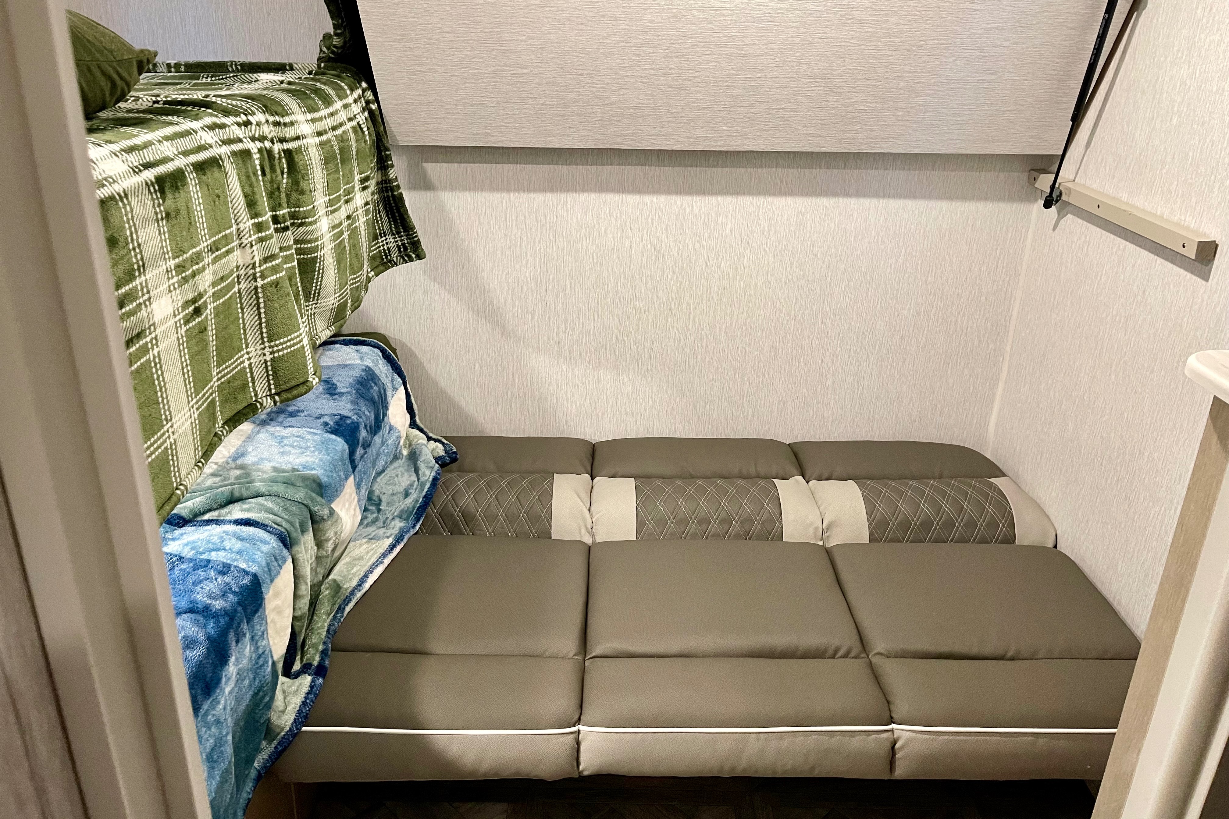 Forest River Wildwood X-Lite 273QBXL Travel Trailer