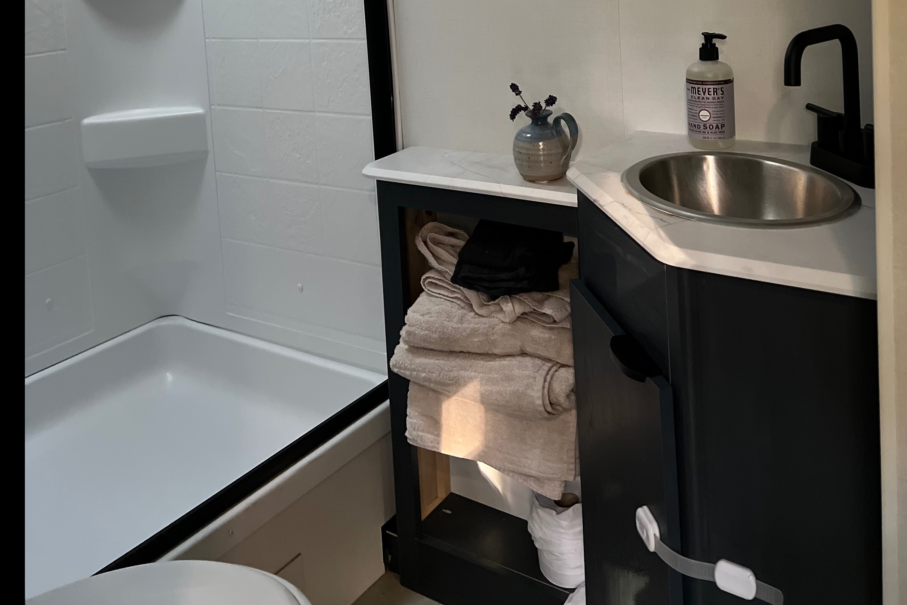The Traveling Modern Cottage