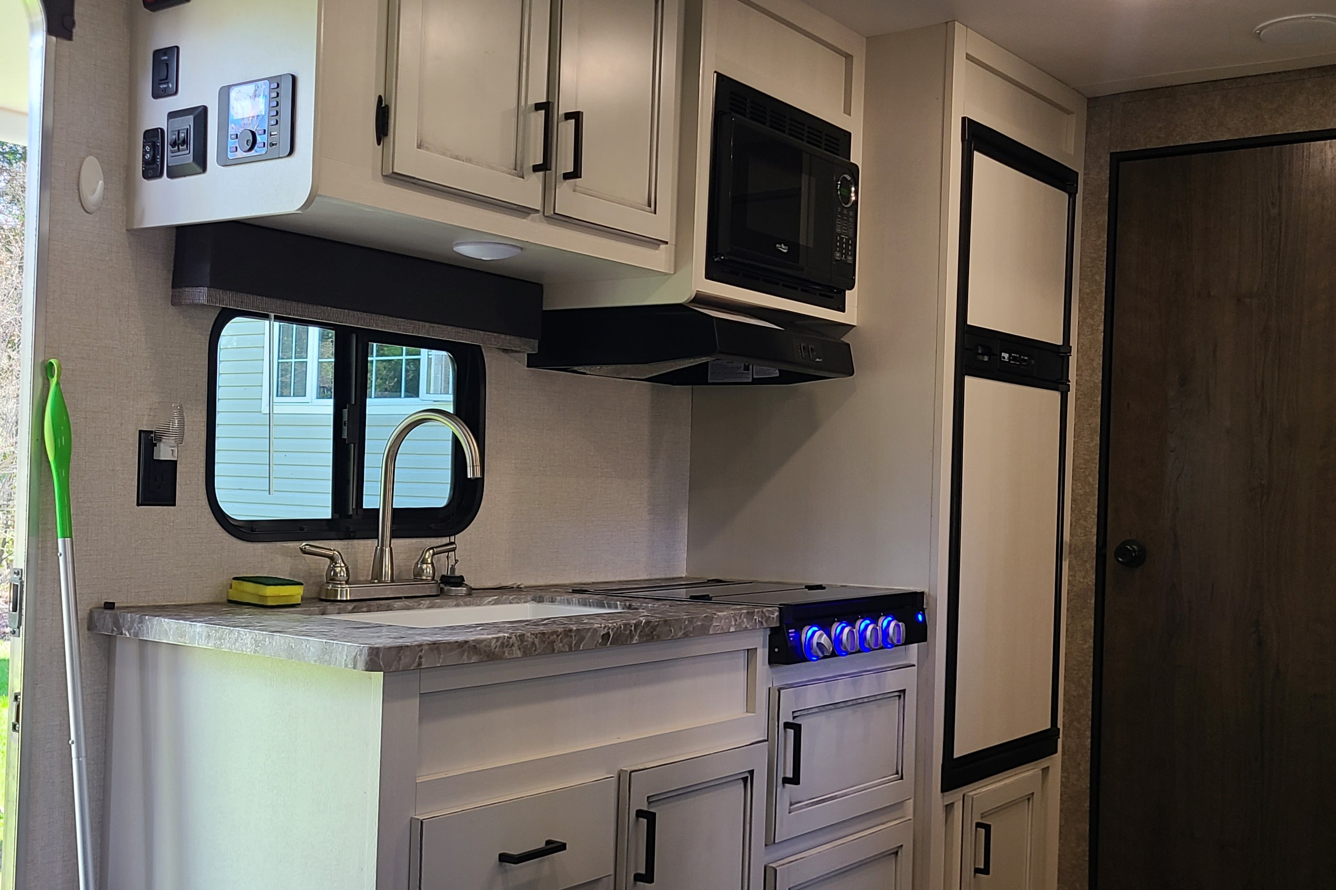 Greg's Highland Ridge RV Bhs18 Travel Trailer