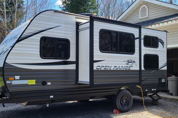 Greg's Highland Ridge RV Bhs18 Travel Trailer