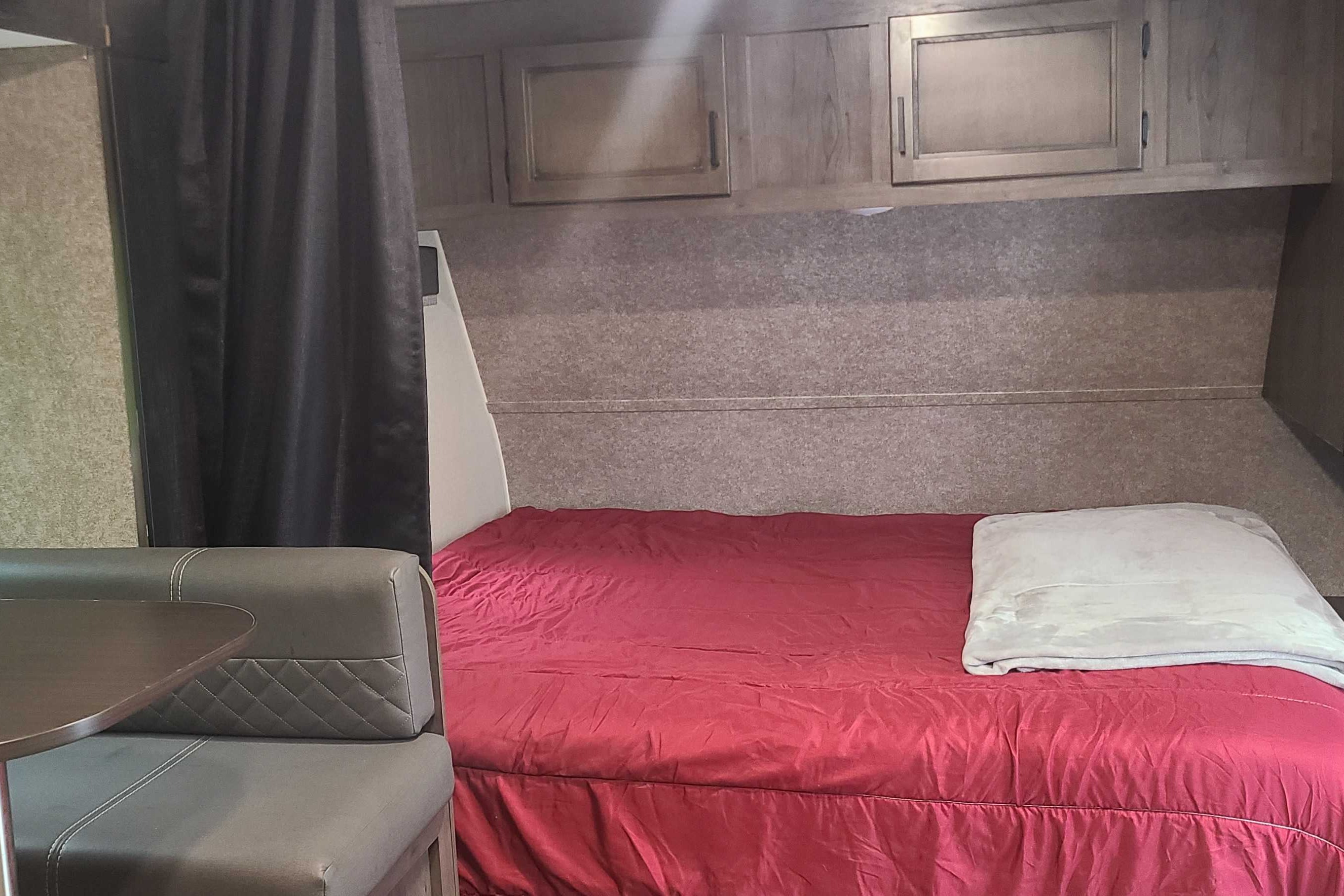 Greg's Highland Ridge RV Bhs18 Travel Trailer