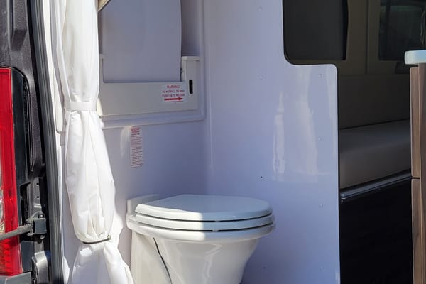 2018 Hymer Carado Banff, Lot's of storage and super classy!
