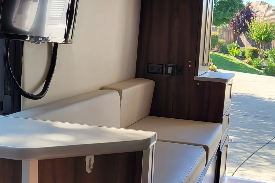 2018 Hymer Carado Banff, Lot's of storage and super classy!