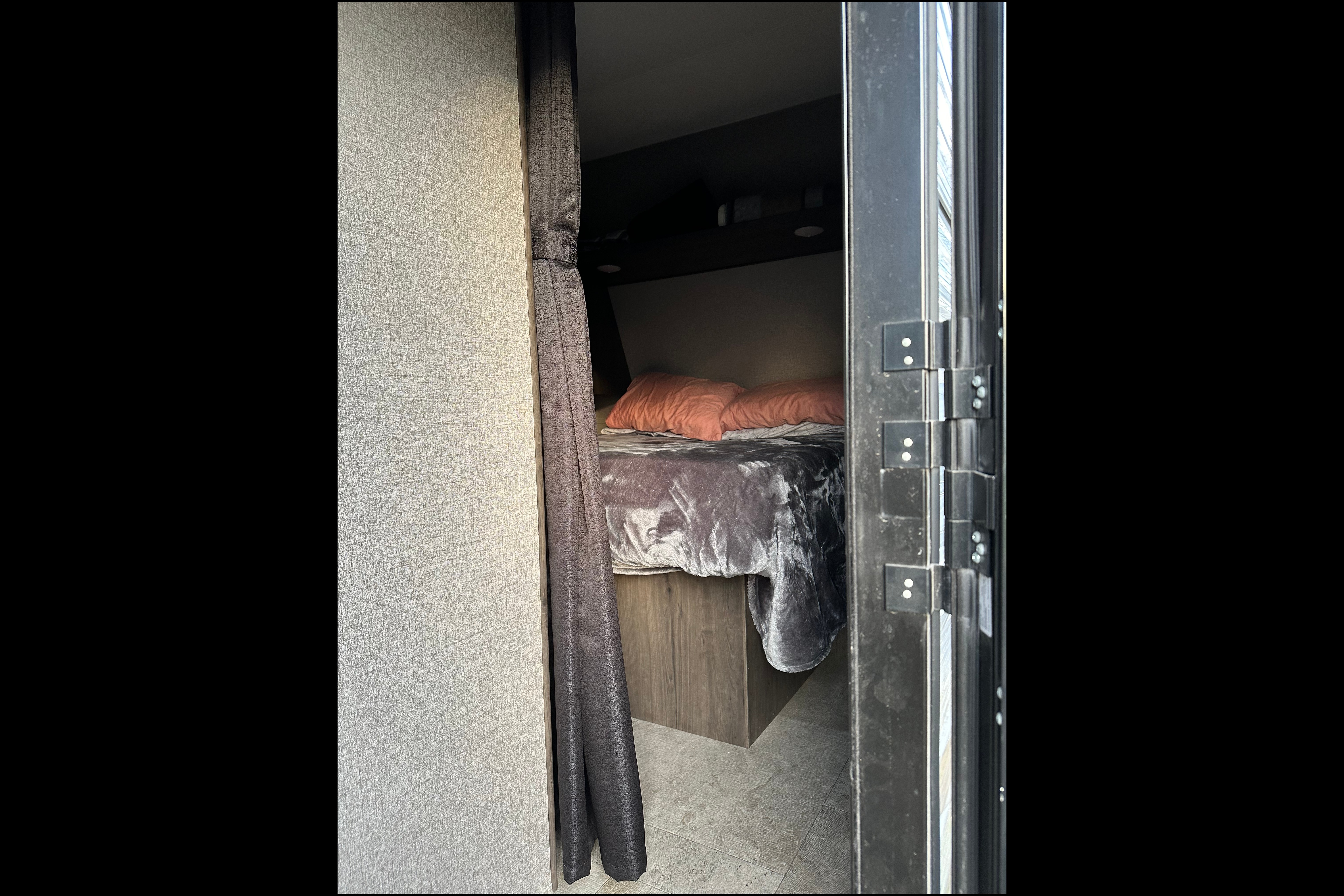 2020 Jayco Jay Flight SLX 245RLS Travel Trailer Sleeps 5!