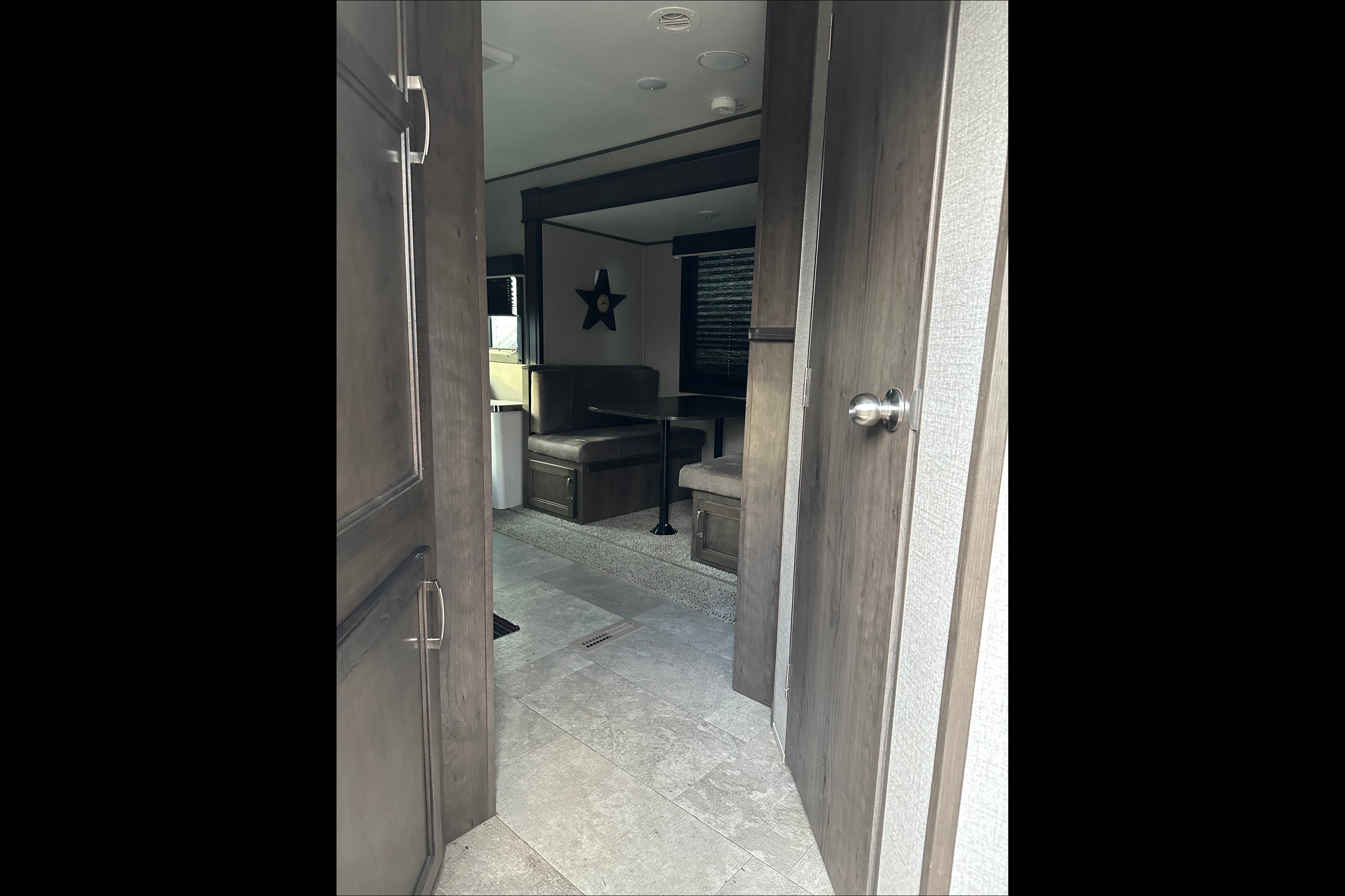 2020 Jayco Jay Flight SLX 245RLS Travel Trailer Sleeps 5!
