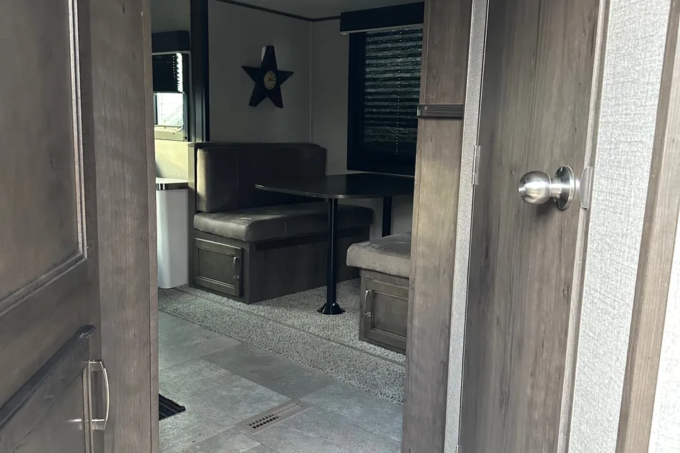 2020 Jayco Jay Flight SLX 245RLS Travel Trailer Sleeps 5!