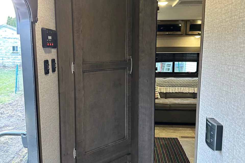2020 Jayco Jay Flight SLX 245RLS Travel Trailer Sleeps 5!