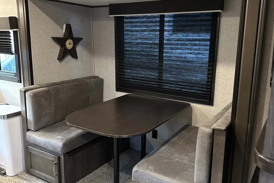 2020 Jayco Jay Flight SLX 245RLS Travel Trailer Sleeps 5!