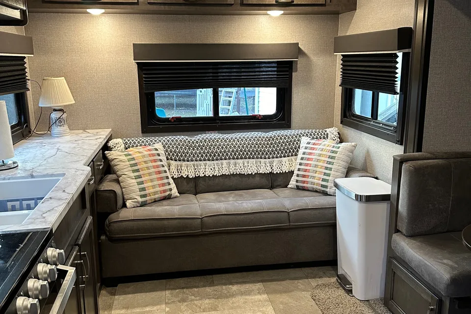 2020 Jayco Jay Flight SLX 245RLS Travel Trailer Sleeps 5!