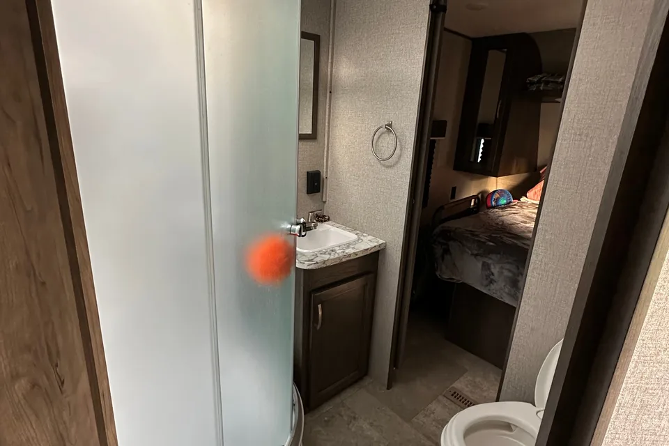 2020 Jayco Jay Flight SLX 245RLS Travel Trailer Sleeps 5!