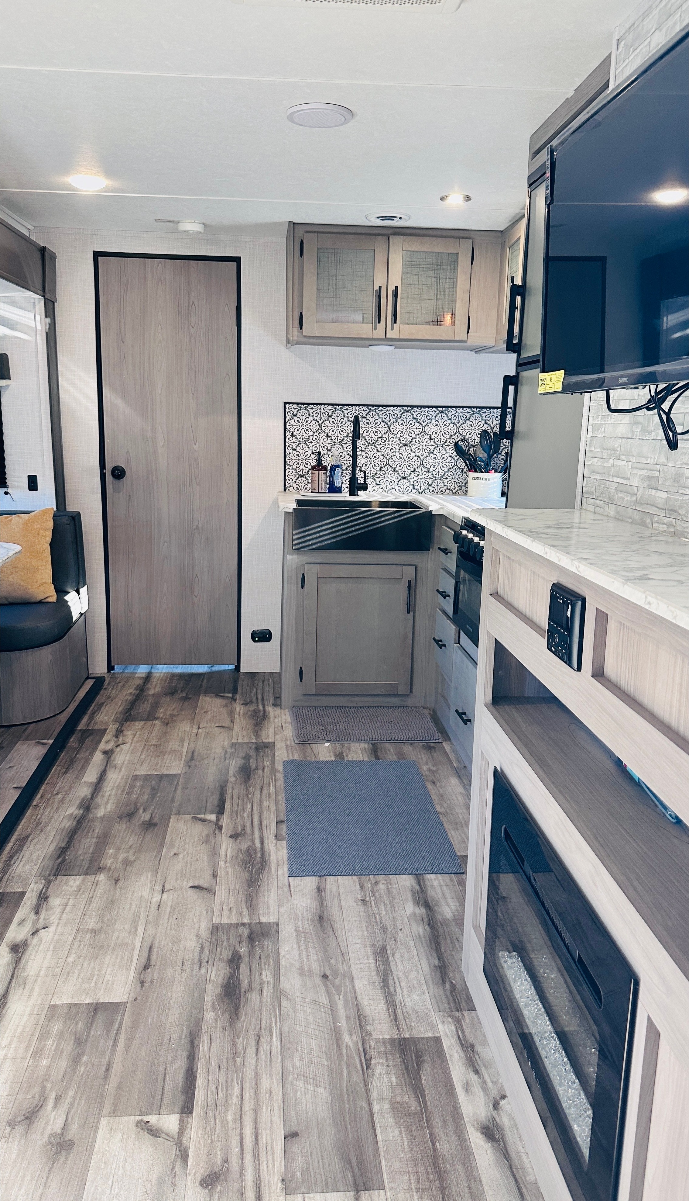 Rasheela's Coleman 2856H5 Travel Trailer