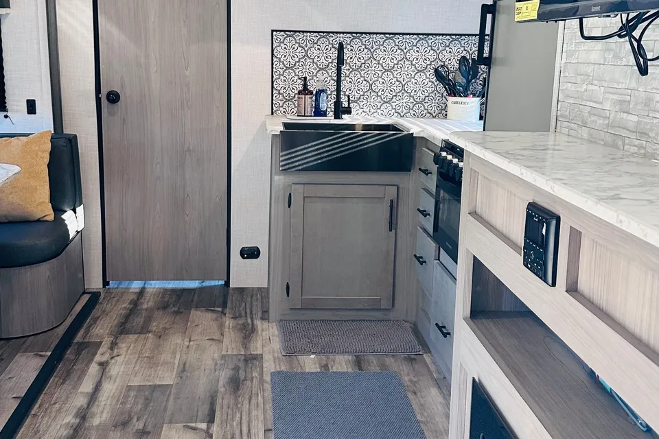 Rasheela's Coleman 2856H5 Travel Trailer