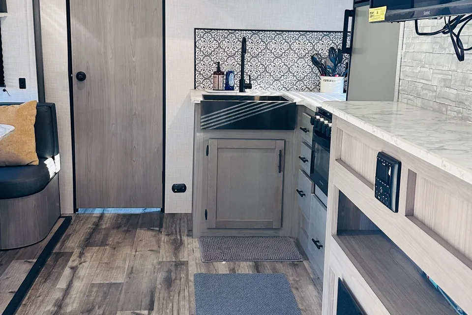 Rasheela's Coleman 2856H5 Travel Trailer