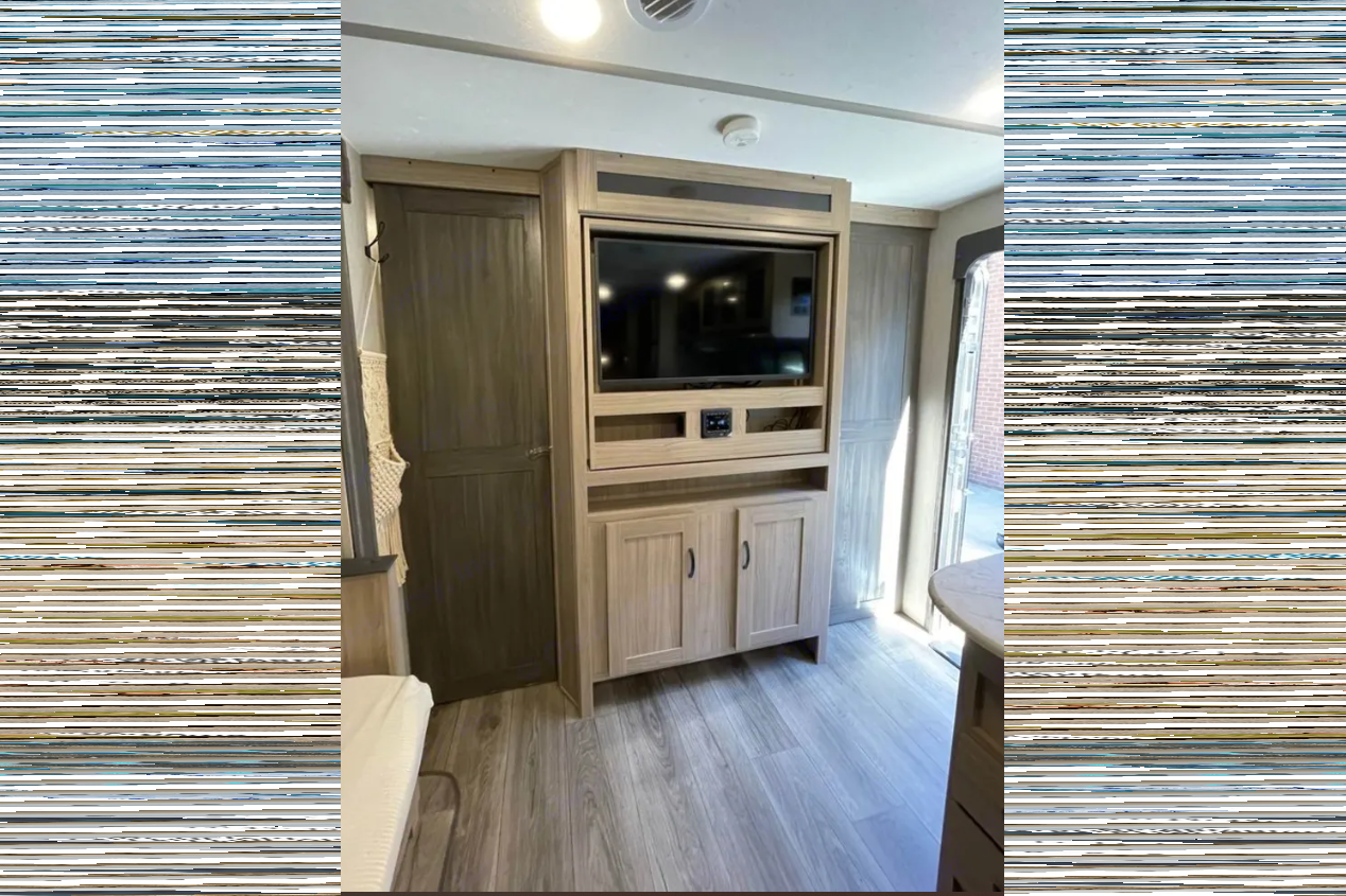 Adventure Awaits! Rent Our Family-Friendly Camper!