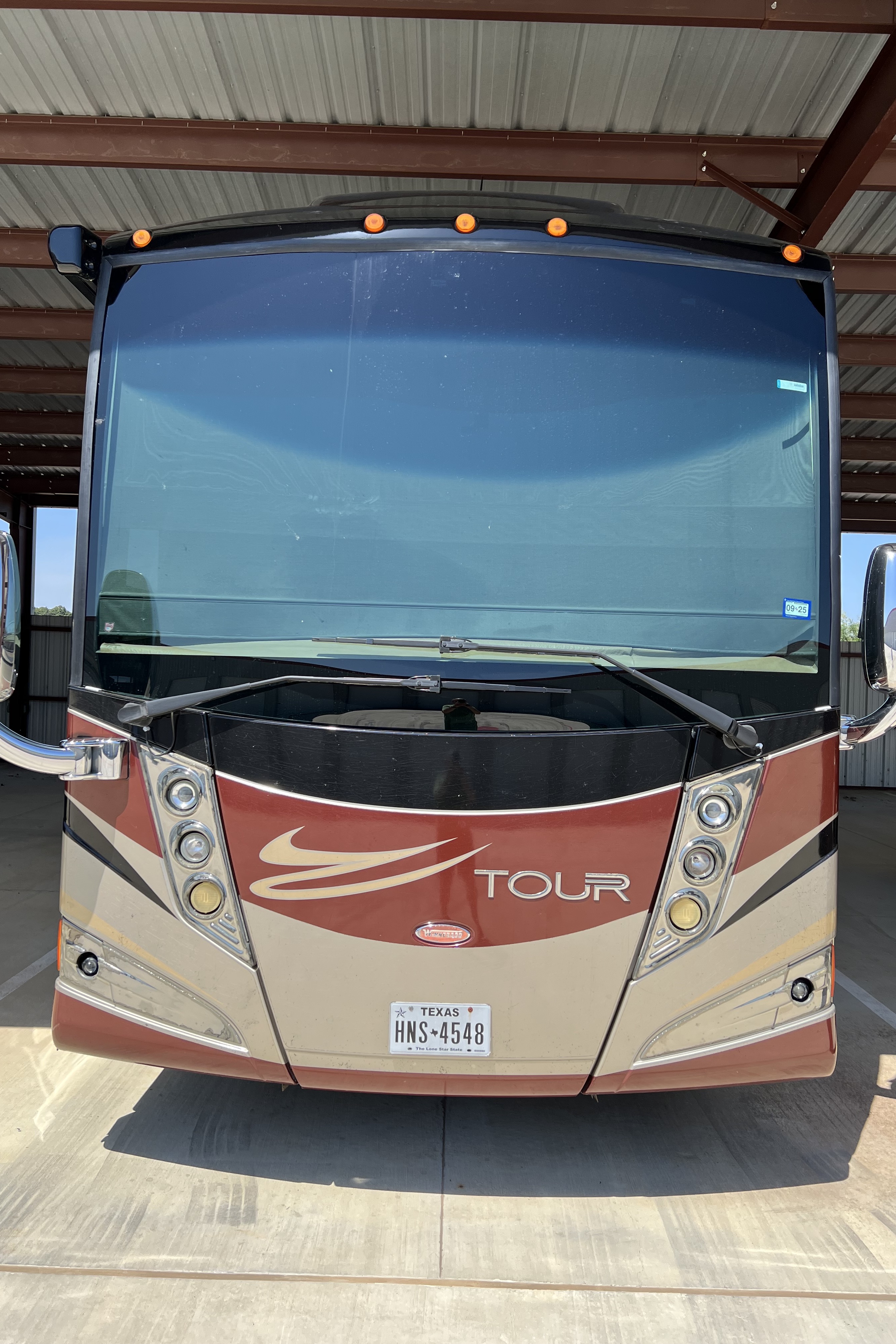scott's Winnebago tour42 QD Class A