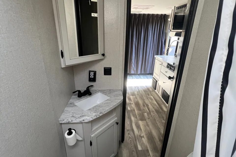 Oleg's Highland Ridge RV 19 MBH Travel Trailer